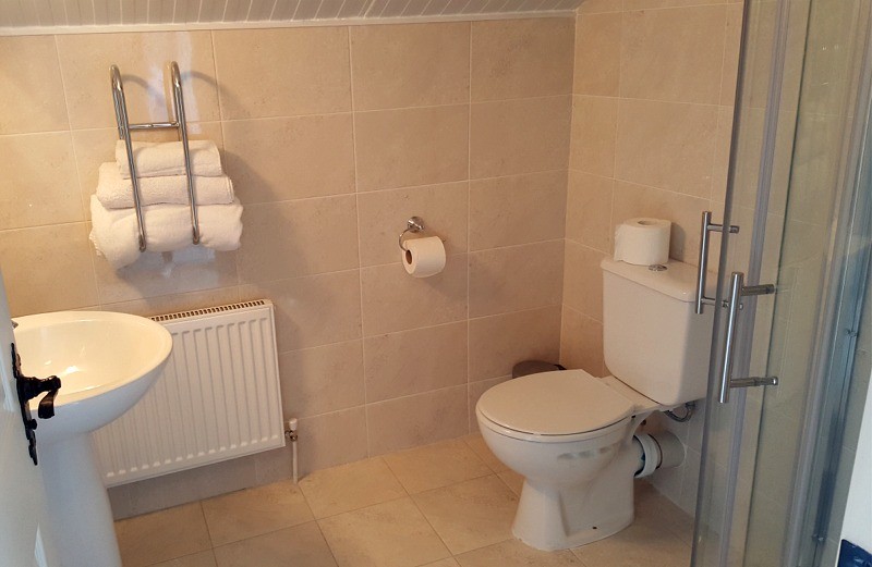 Ensuite facilities showing toilet and hand basin  in Johnny B's B&B Guest accommodation, Ballybofey, Co. Donegal, Ireland